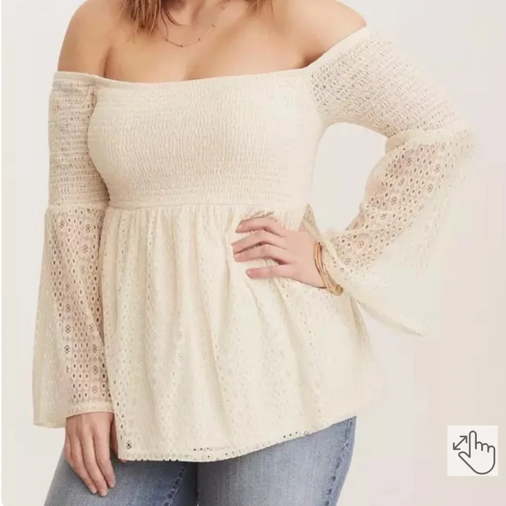 Torrid Babydoll Smocked Bodice Flare Sleeve Top Size 5 US 28, Ivory Eyelet
